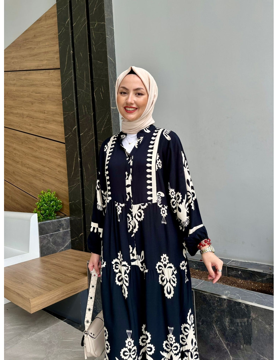Amine Kleid